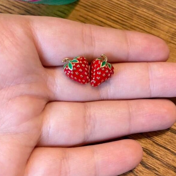 🍓 Strawberry Earrings 🍓 - Picture 3 of 4